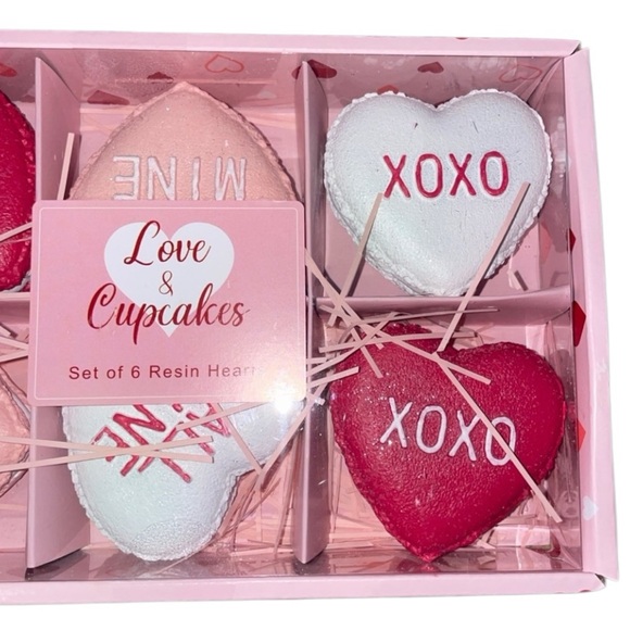 Love and Cupcakes Resin Valentine's Day Conversation Hearts Macaroon Table Decor - Picture 2 of 4